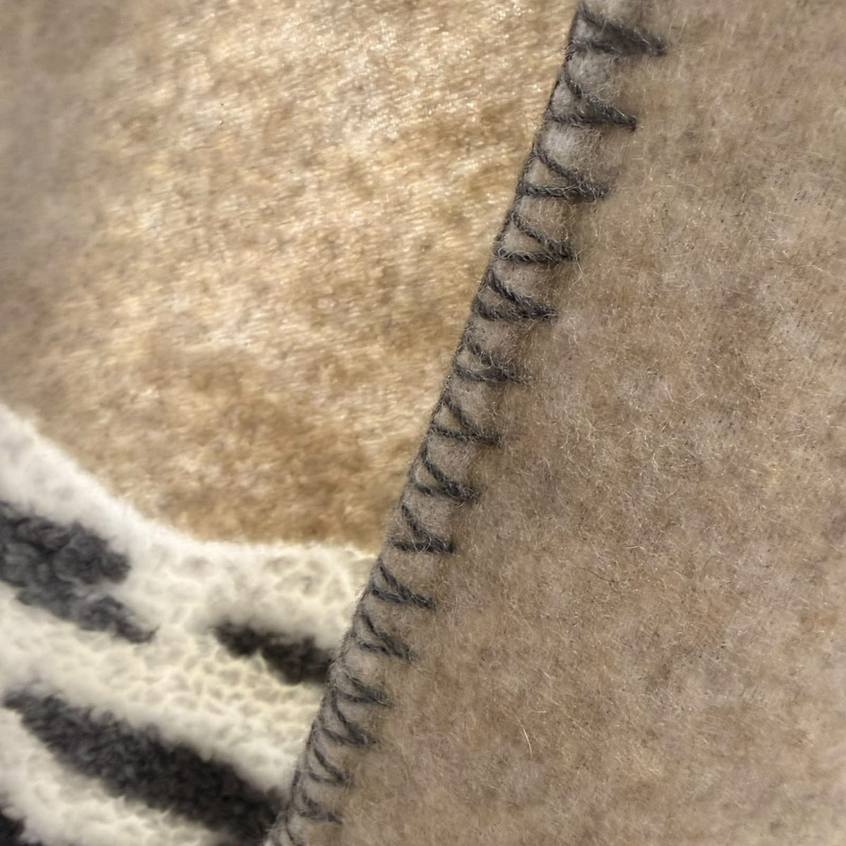 Coperta in Lana Cotta 150x170 cm Made in Italy – Fantasia Montagna e Sciatore