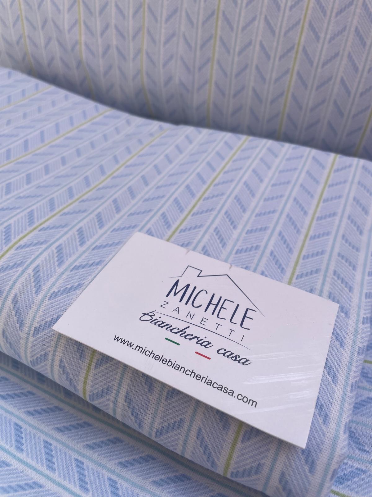 Completo lenzuola da una piazza e mezza "alla francese" in cotone modello Anastasia, colore azzurro e rosa