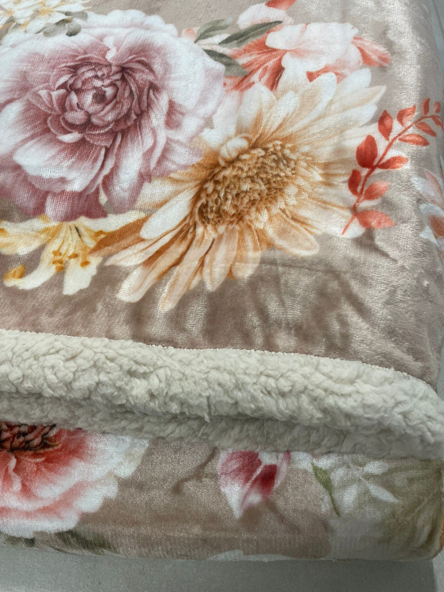 Coperta matrimoniale fantasia fiorita, modello Super Soft, con stampa digitale in morbido agnellato