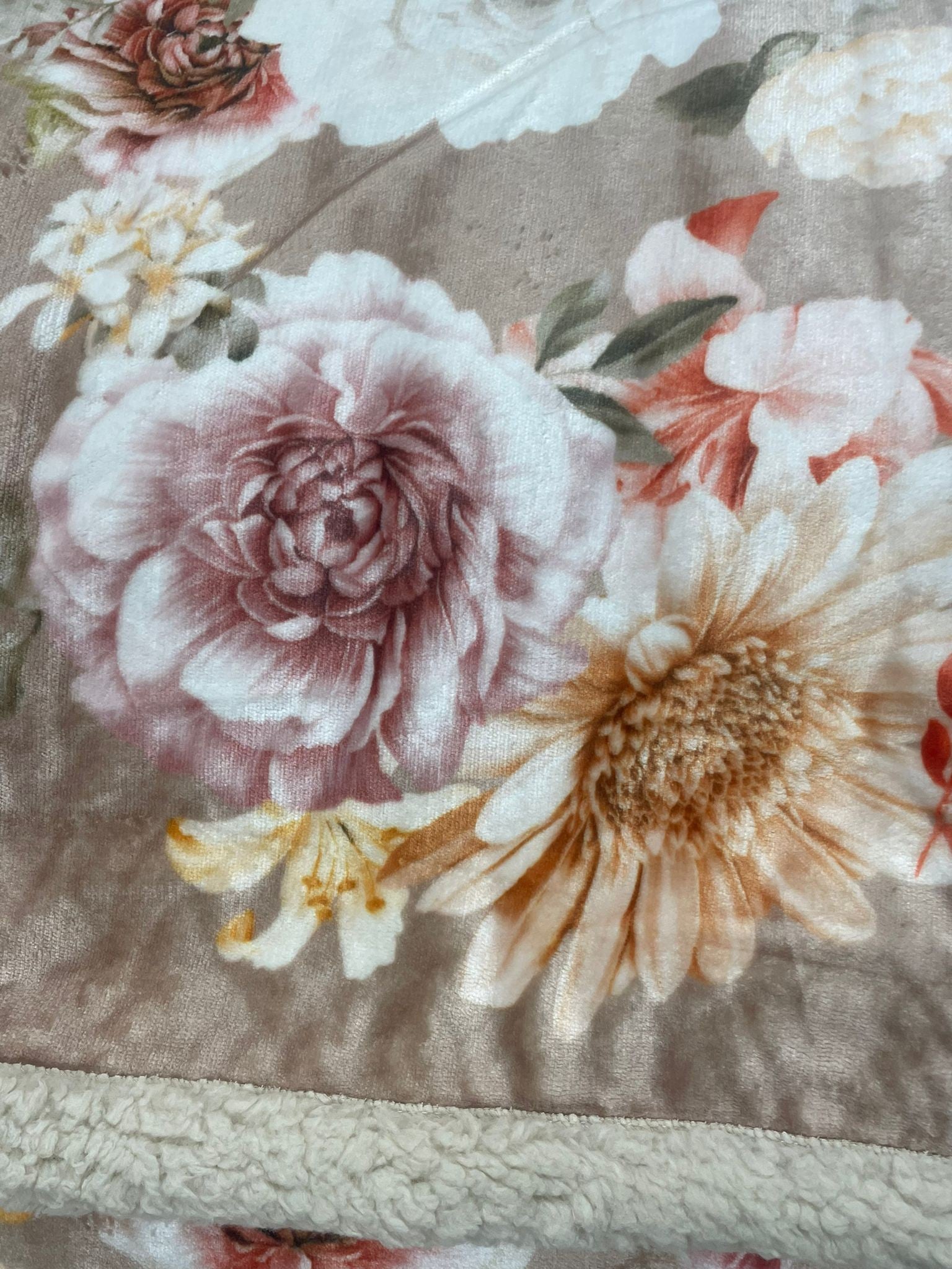 Coperta matrimoniale fantasia fiorita, modello Super Soft, con stampa digitale in morbido agnellato