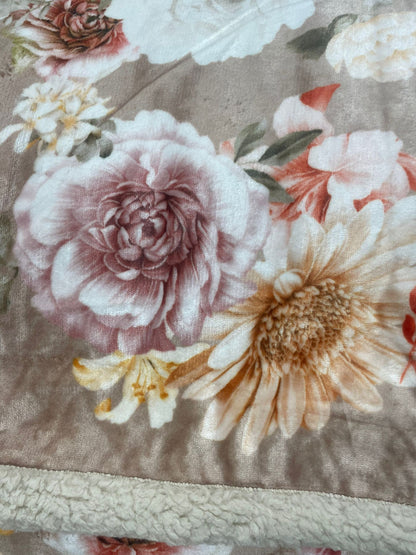Coperta matrimoniale fantasia fiorita, modello Super Soft, con stampa digitale in morbido agnellato