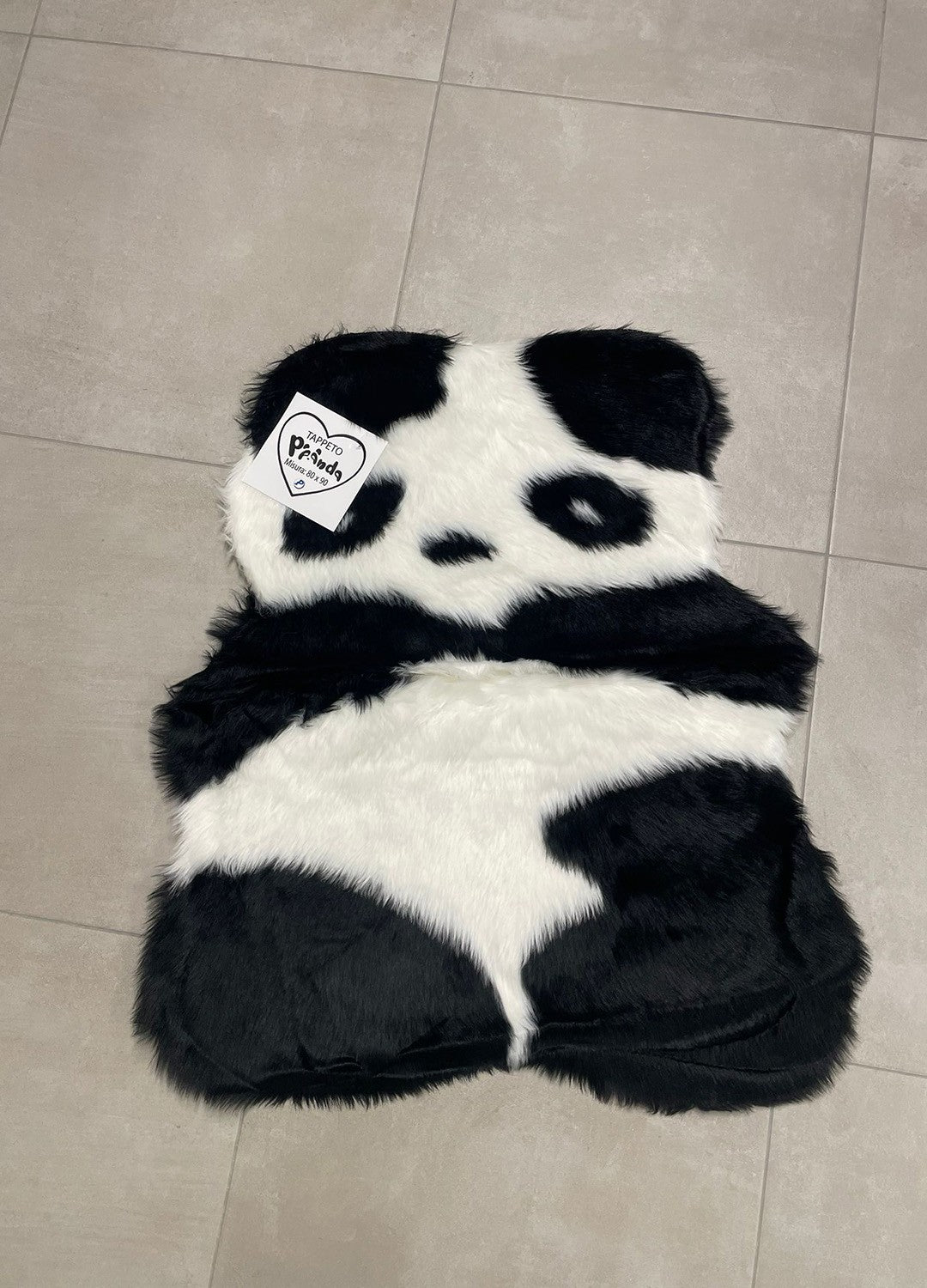 Tappeto in eco pelliccia a forma di panda, morbidissimo, dimensioni  80x90 cm