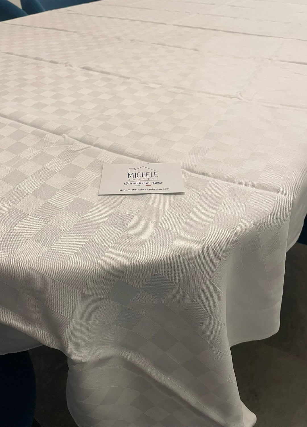 Tovaglia antimacchia in tinta unita a quadrettini, colore bianco, per 6 o 12 persone