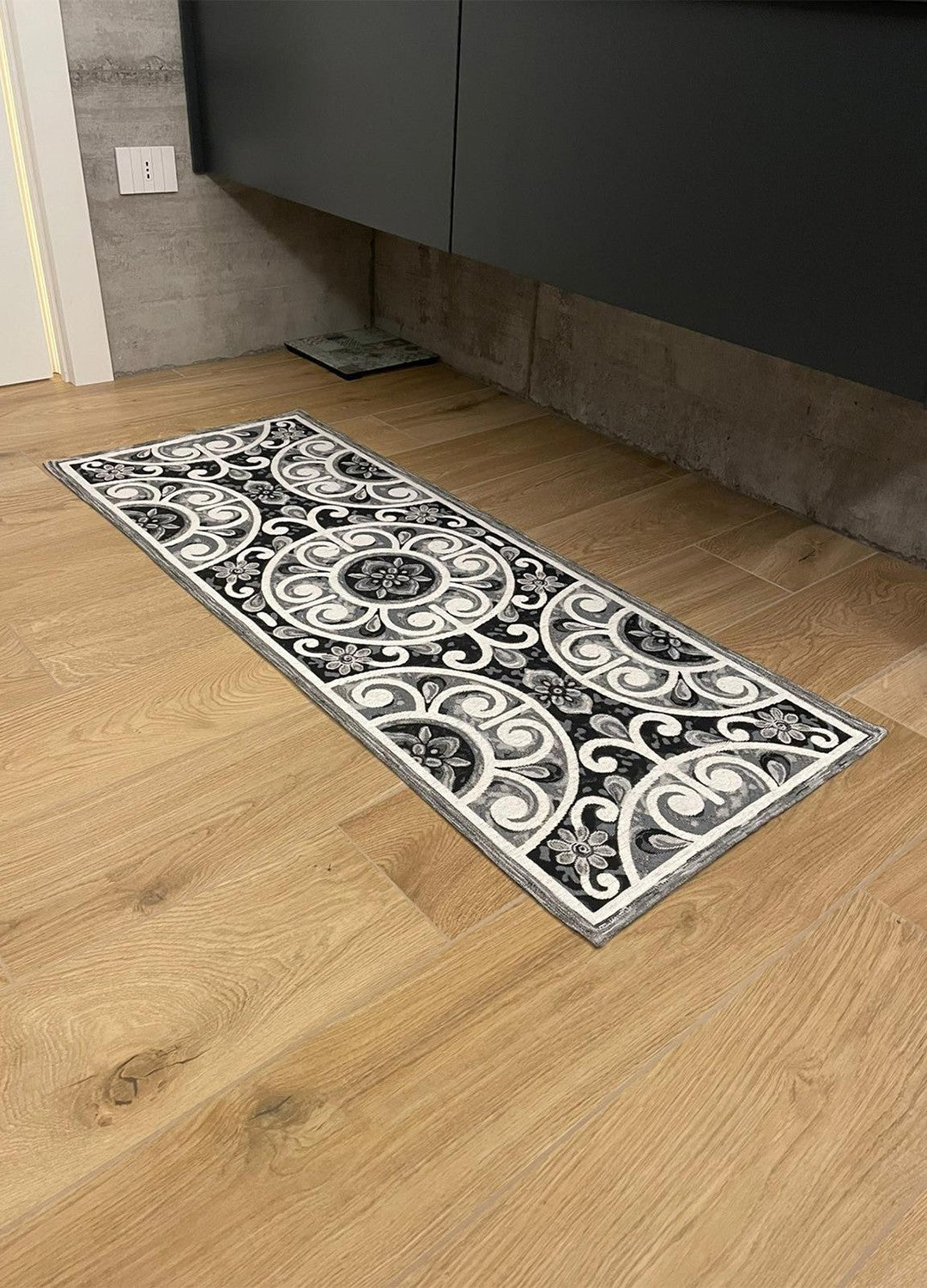 Tappeto in ciniglia con base antiscivolo serie Andalusia, colore nero, per il tuo bagno