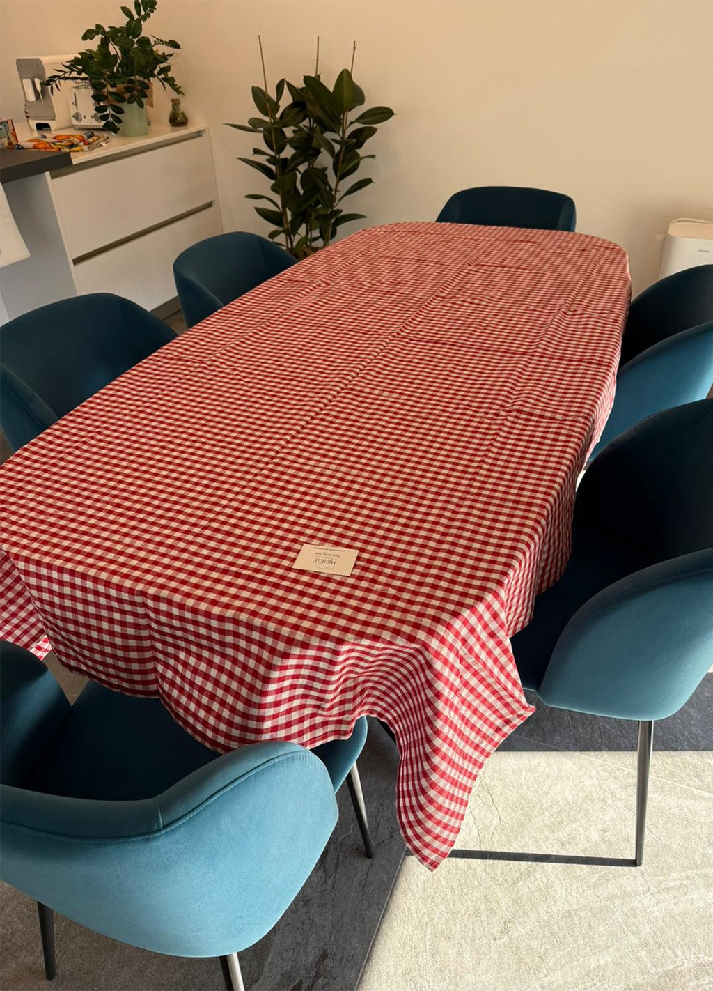 Tovaglia campagnola a quadretti rossi - Disponibile per 6 o 8-12 persone