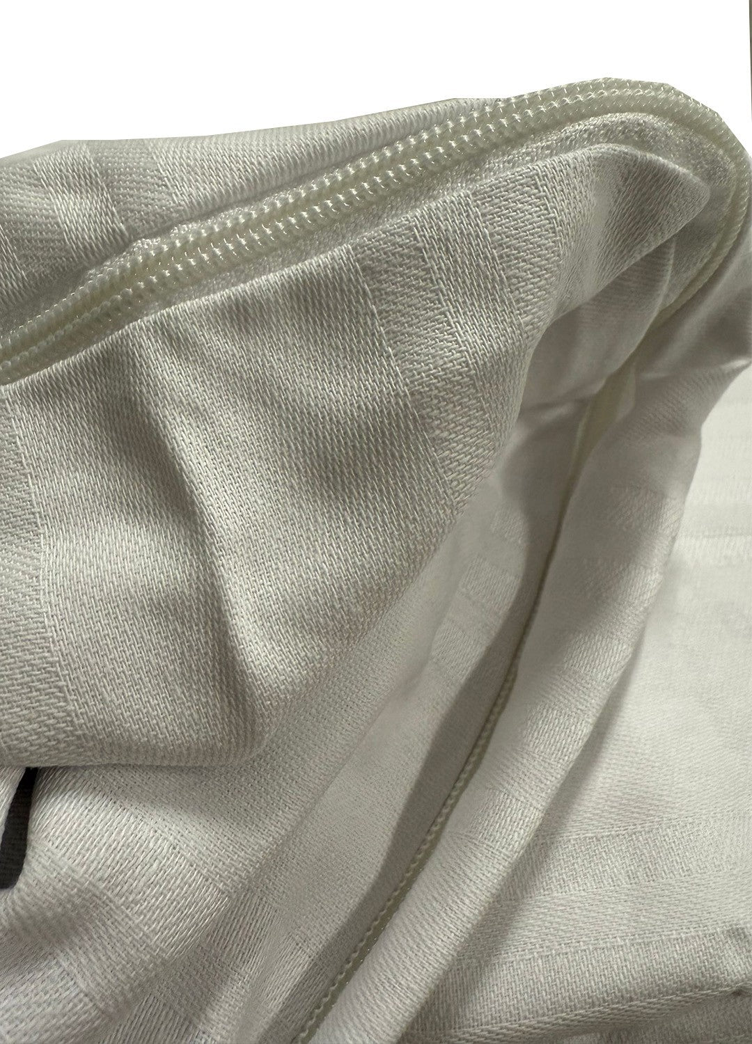 Coprimaterasso Matrimoniale in 100% Cotone Damascato, con Cerniera Avvolgente