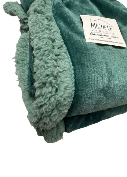 Coperta matrimoniale Norway in tinta unita, in flanel e agnellato internamente