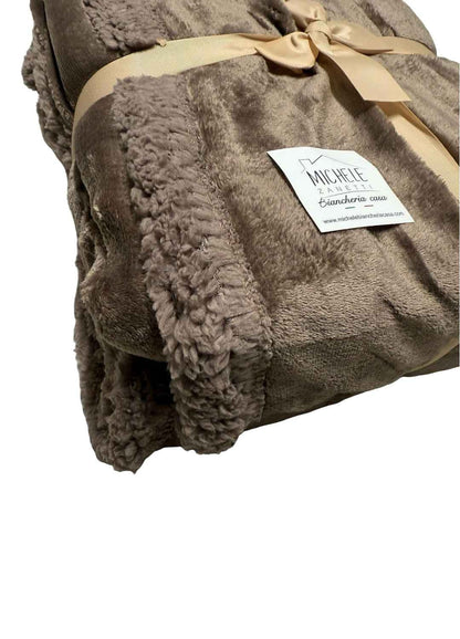 Coperta matrimoniale Norway in tinta unita, in flanel e agnellato internamente