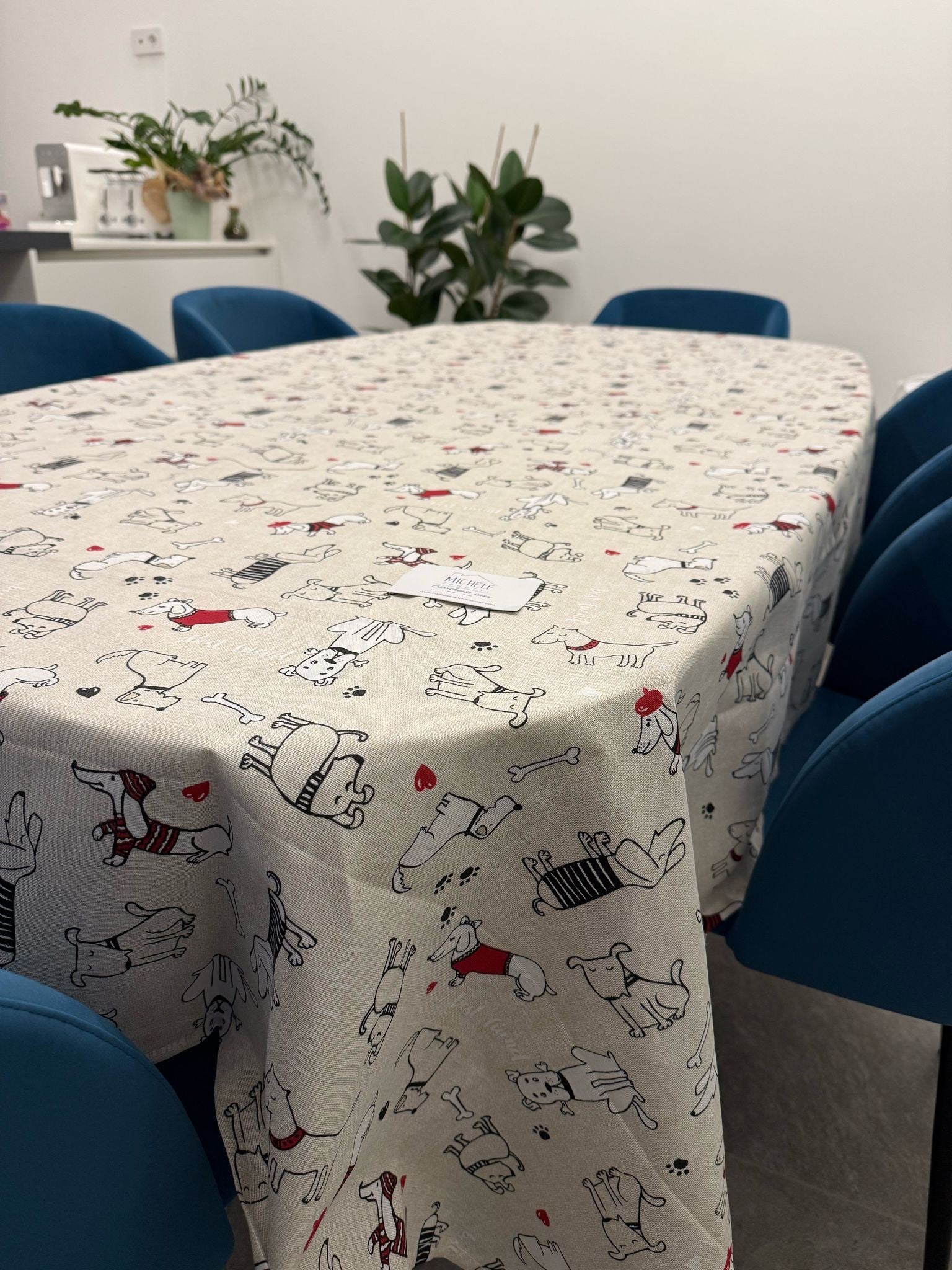 Tovaglia in misto cotone, fantasia con Cagnolini - Disponibile per 6 o 8-12 persone