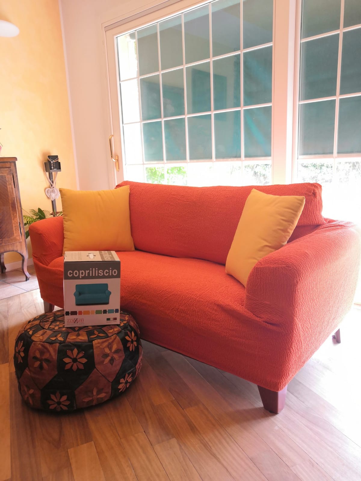 Copridivano con braccioli in tessuto jacquard