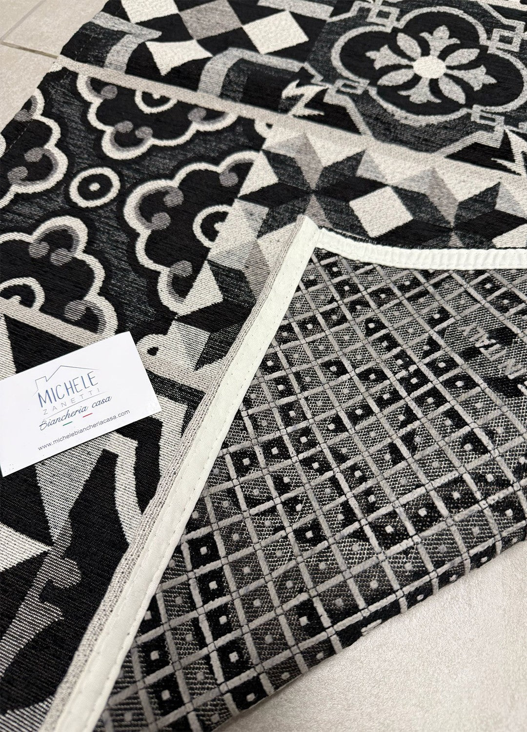 Tappeto in ciniglia con base antiscivolo serie Cementine