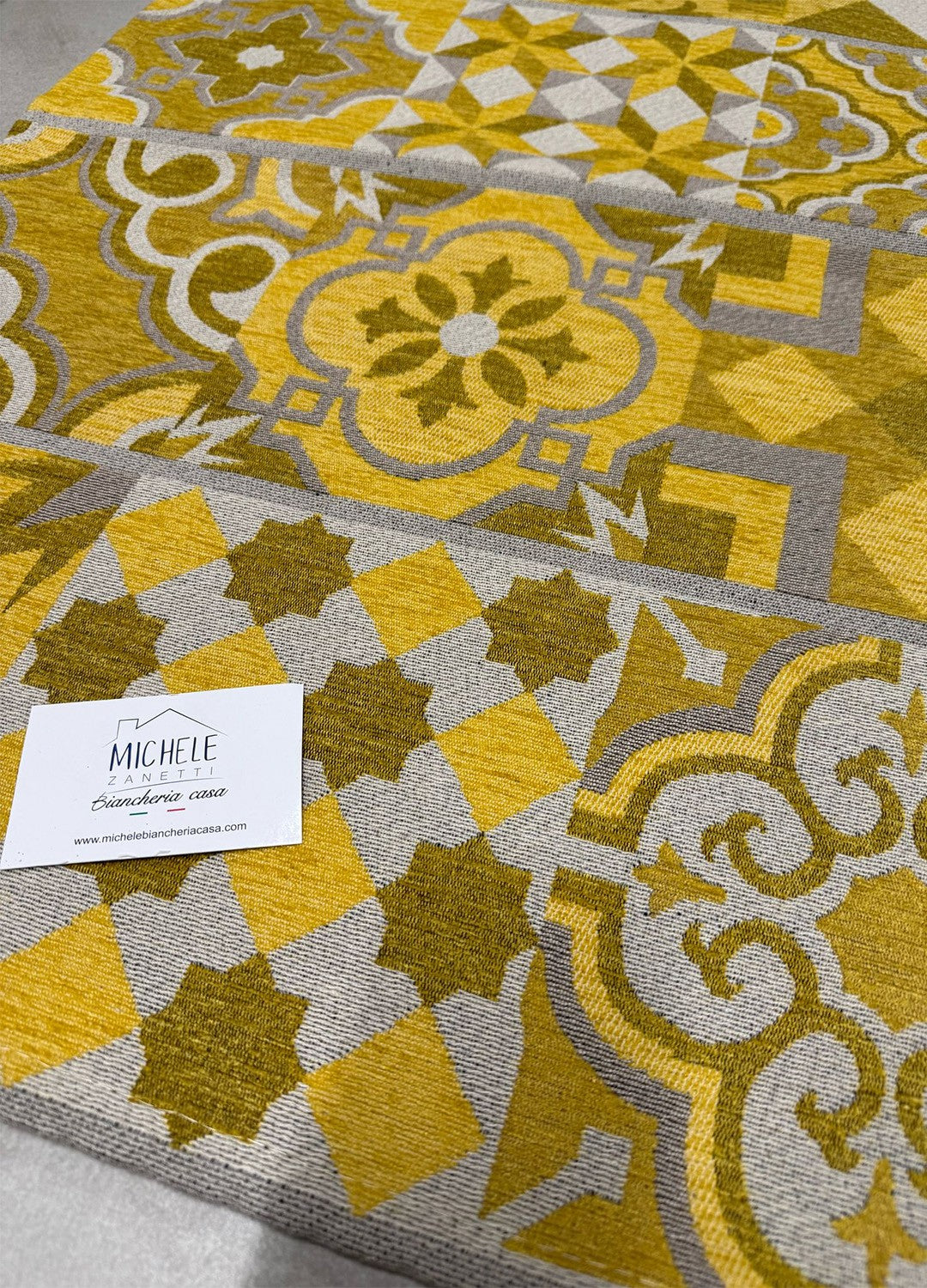 Tappeto in ciniglia con base antiscivolo serie Cementine