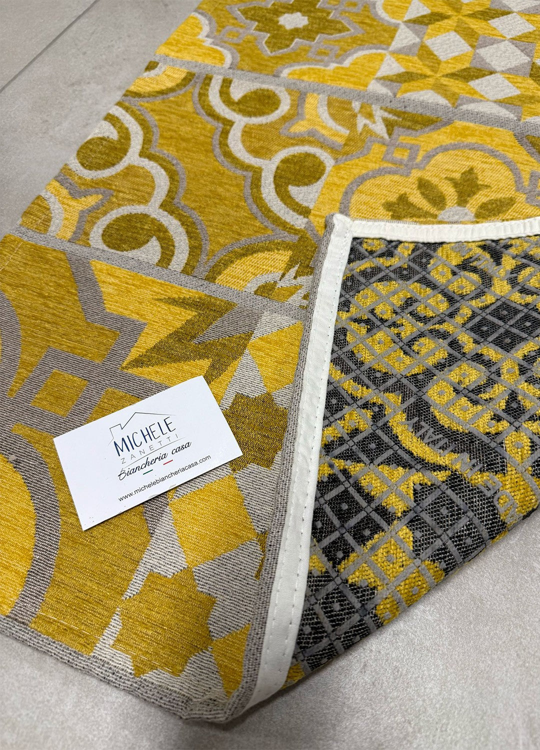 Tappeto in ciniglia con base antiscivolo serie Cementine