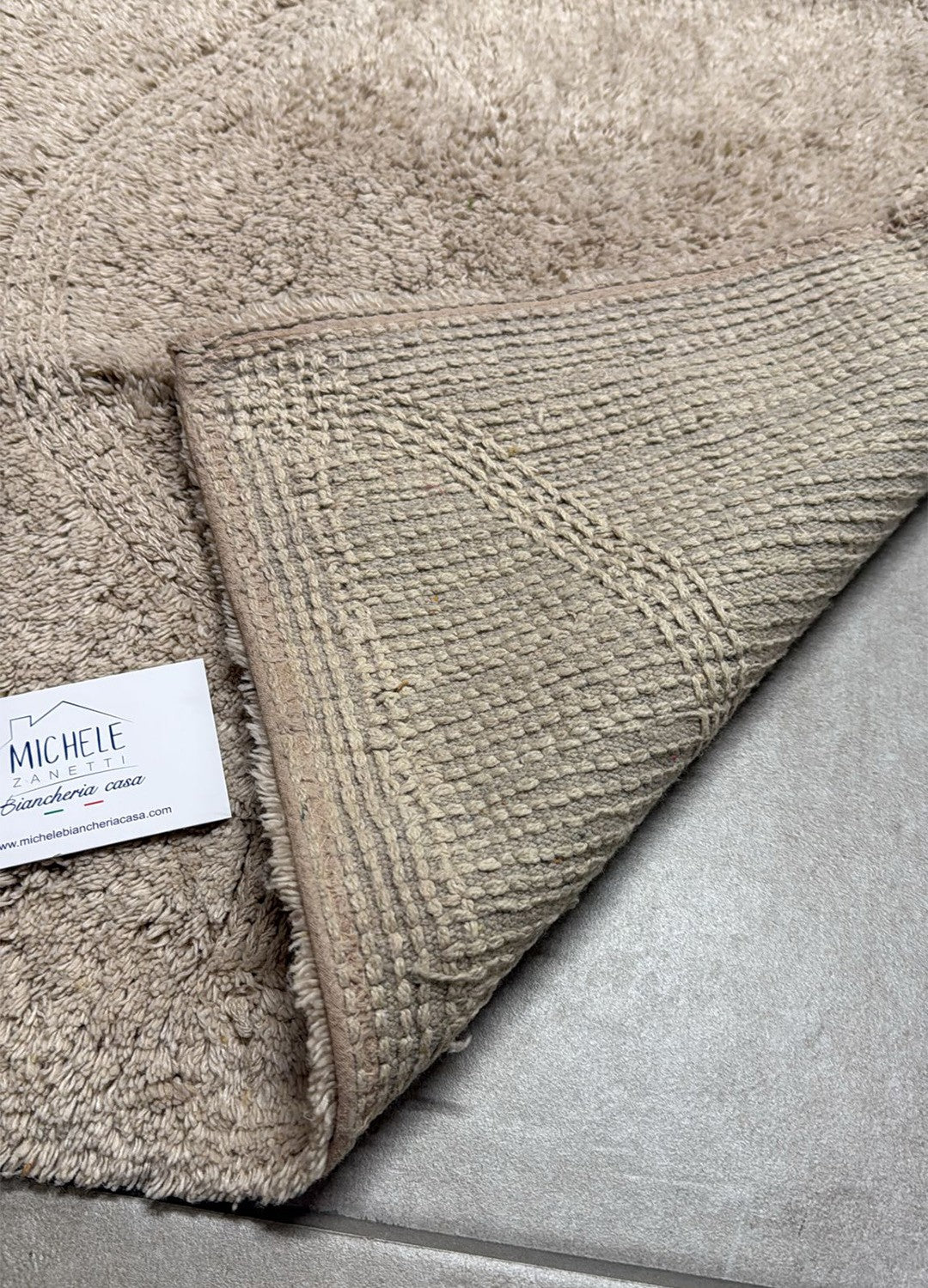 Tappeto bagno in tinta unita serie Cleo, con antiscivolo