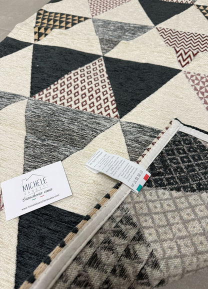Tappeto in ciniglia con base antiscivolo serie Triangoli per la camera da letto o il soggiorno