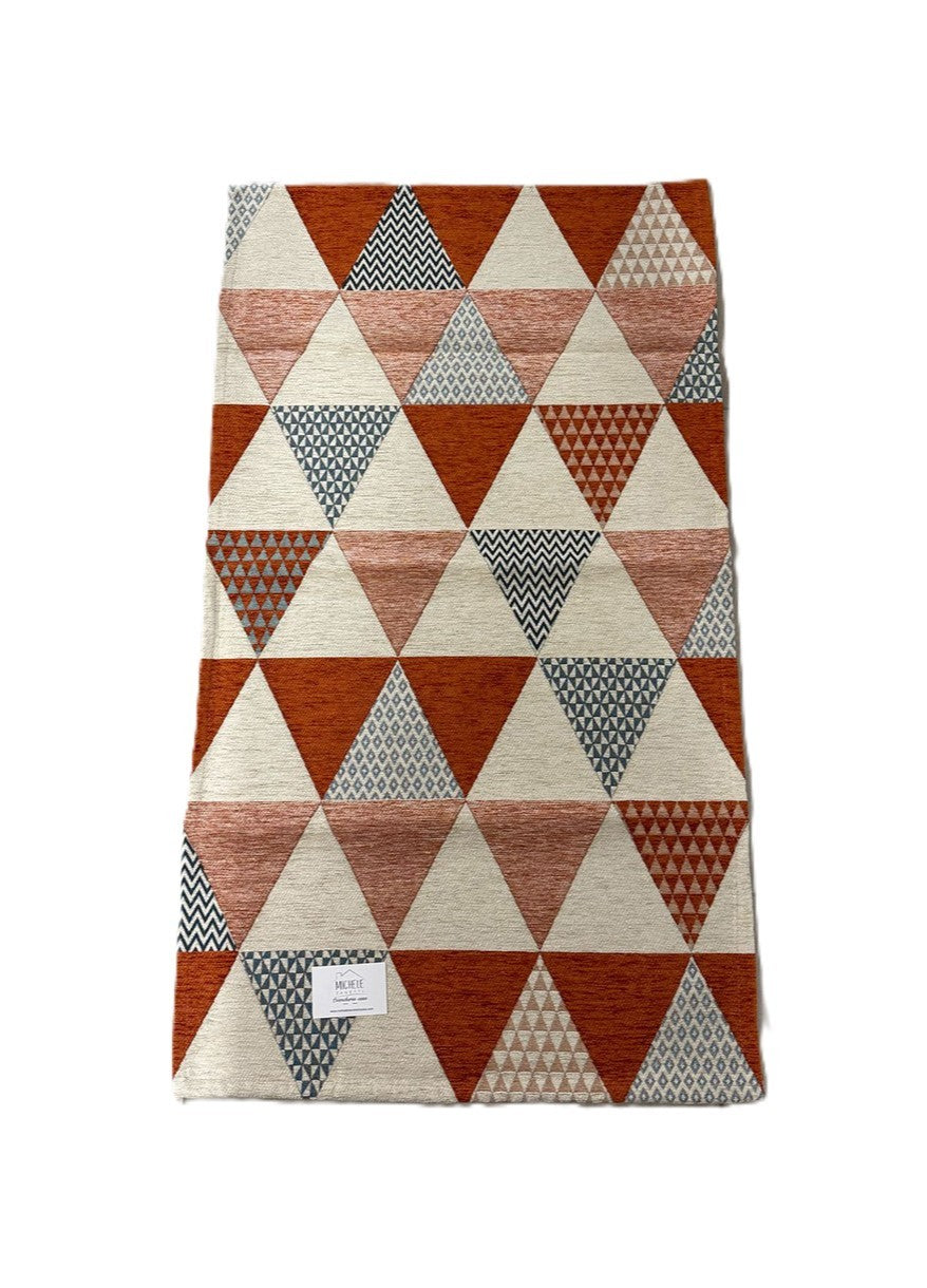 Tappeto in ciniglia con base antiscivolo serie Triangoli per la cucina