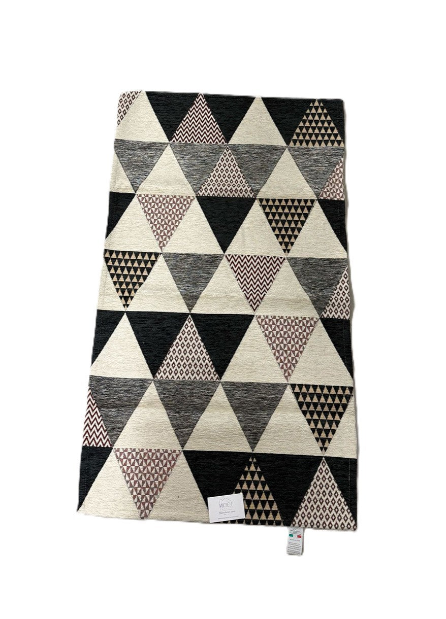 Tappeto in ciniglia con base antiscivolo serie Triangoli per la cucina