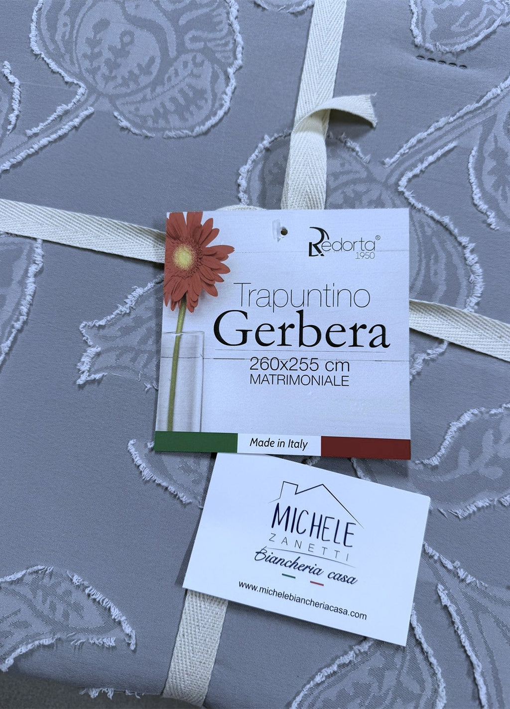 Trapuntino Gerbere in Jacquard Fil Coupè, colore Grigio, con trapuntatura sonic e bordo cucito – 255x260 cm