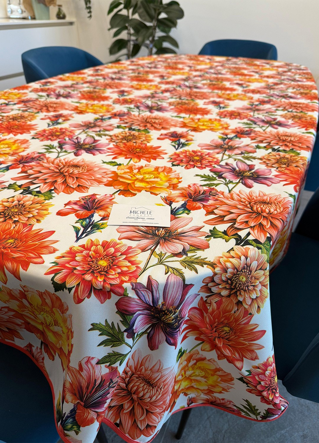 Tovaglia antimacchia fantasia Dalie, da 6 o 8/12 persone