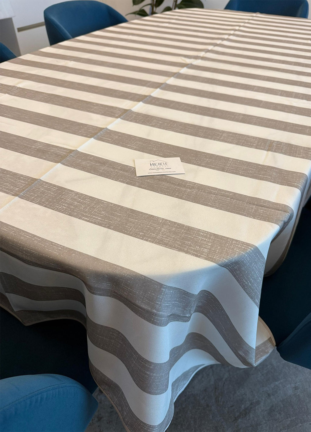 Tovaglia antimacchia fantasia a Righe Grigie, da 6 o 8/12 persone