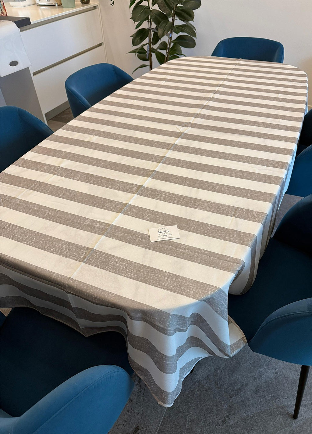 Tovaglia antimacchia fantasia a Righe Grigie, da 6 o 8/12 persone