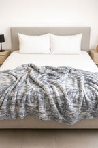 Coperta Matrimoniale Agnellata “Polar Grey” – Effetto Marmorizzato, Morbida Coral & Pelliccia 210x230 cm