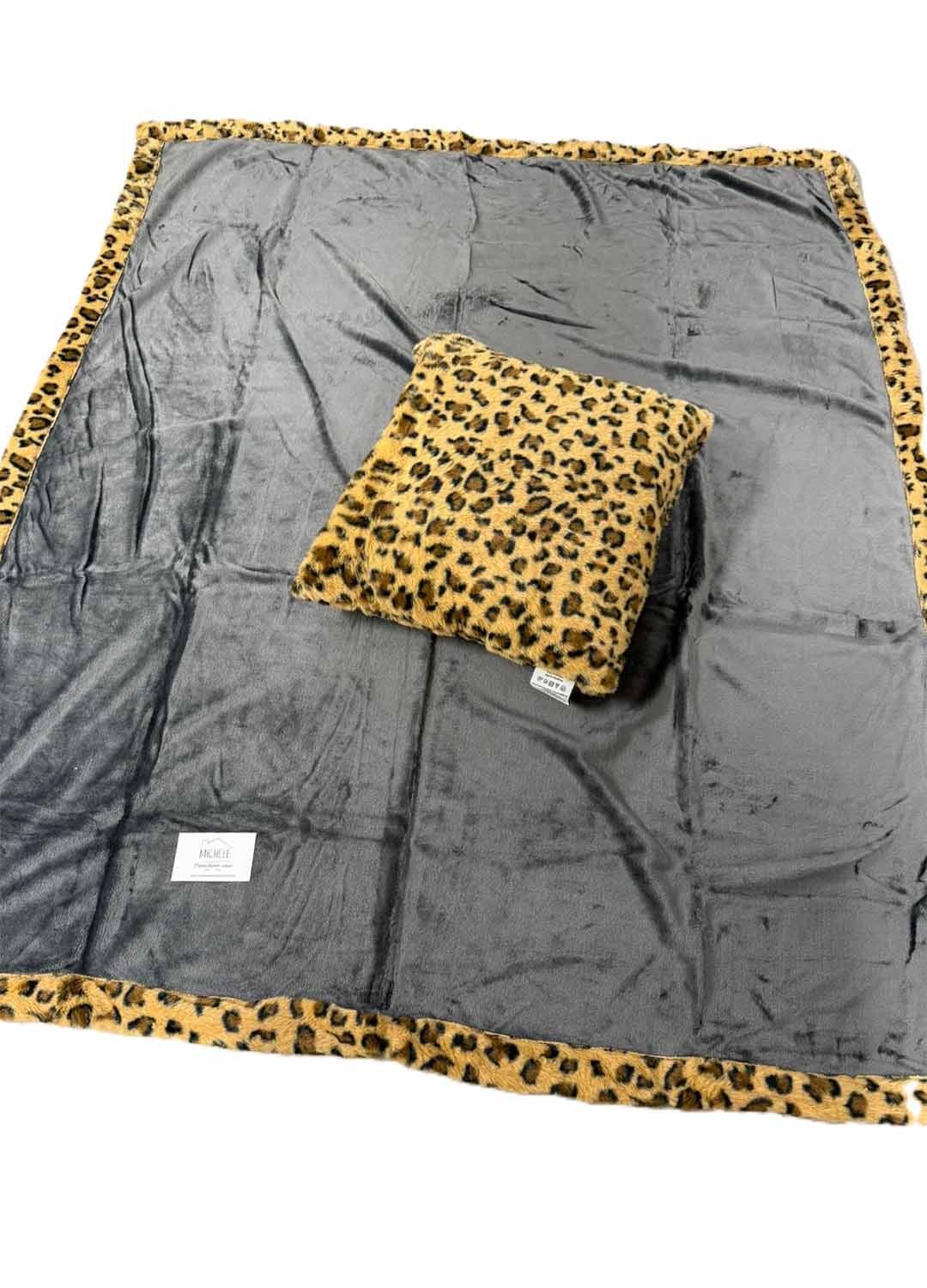 Plaid 130x160 cm in Flanella Morbida con Cuscino 40x40 – Fantasia Animalier Leopardo