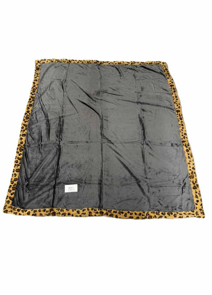 Plaid 130x160 cm in Flanella Morbida con Cuscino 40x40 – Fantasia Animalier Leopardo