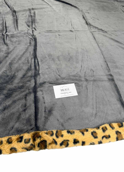 Plaid 130x160 cm in Flanella Morbida con Cuscino 40x40 – Fantasia Animalier Leopardo