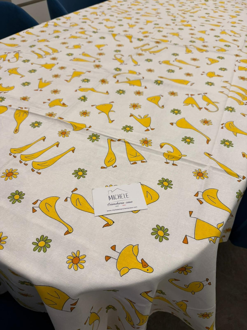 Tovaglia in 100% cotone, fantasia con Paperette Gialle - Disponibile per 6 o 8-12 persone