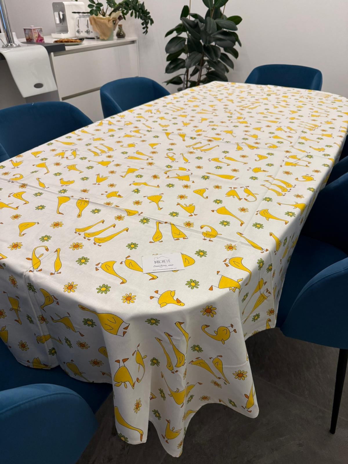 Tovaglia in 100% cotone, fantasia con Paperette Gialle - Disponibile per 6 o 8-12 persone