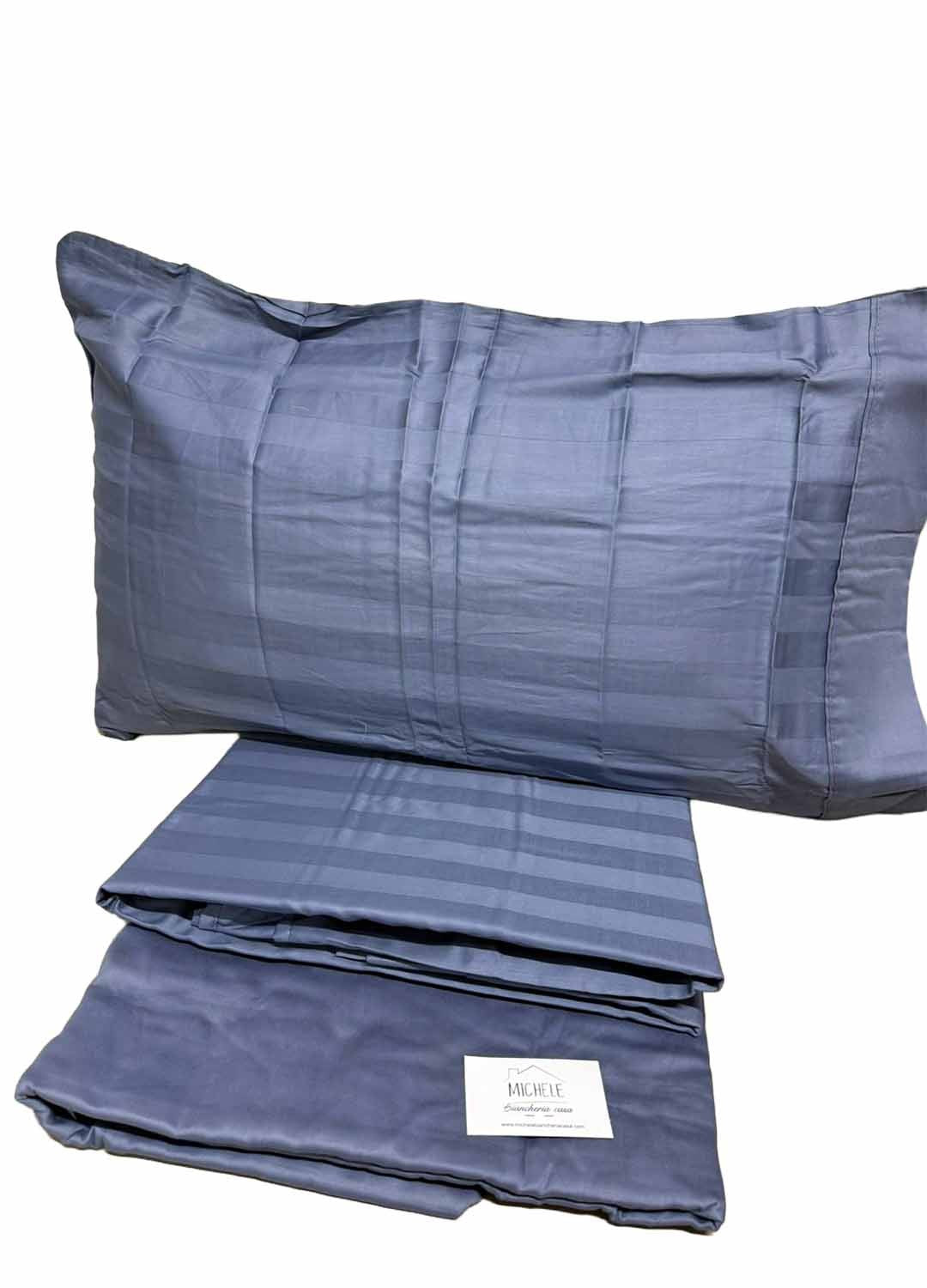 Completo Lenzuola Matrimoniale in Raso di Cotone 200 Fili – Made in Italy – Sotto con Angoli e Federe con Patella - Colore Blu