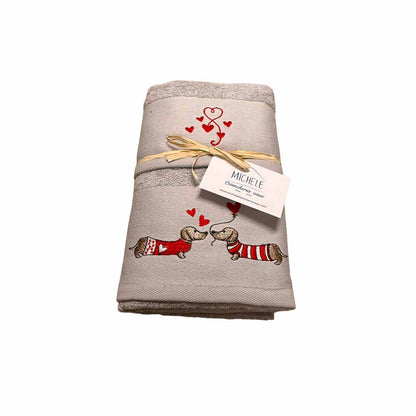 Set Asciugamani Viso + Ospite 100% Cotone 500 gr – Balza Ricamata Bassotti Love